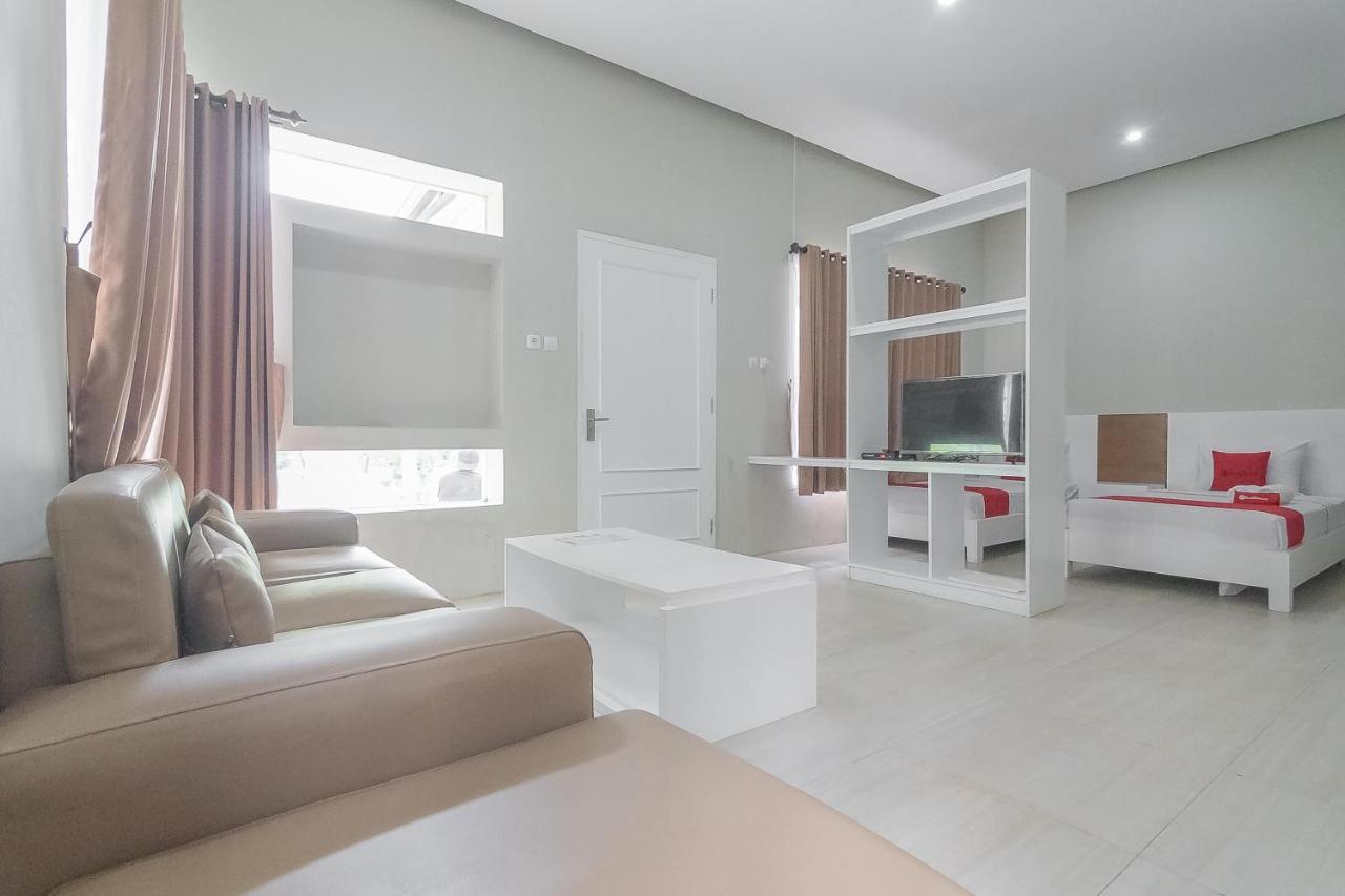 Reddoorz Resort Syariah Near D'Castello Ciater Субанг Екстер'єр фото